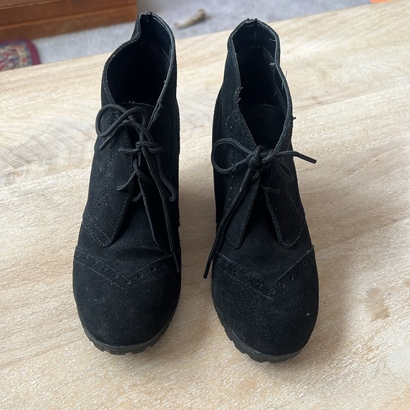 Black suede ankle booties - Picture 3 of 4